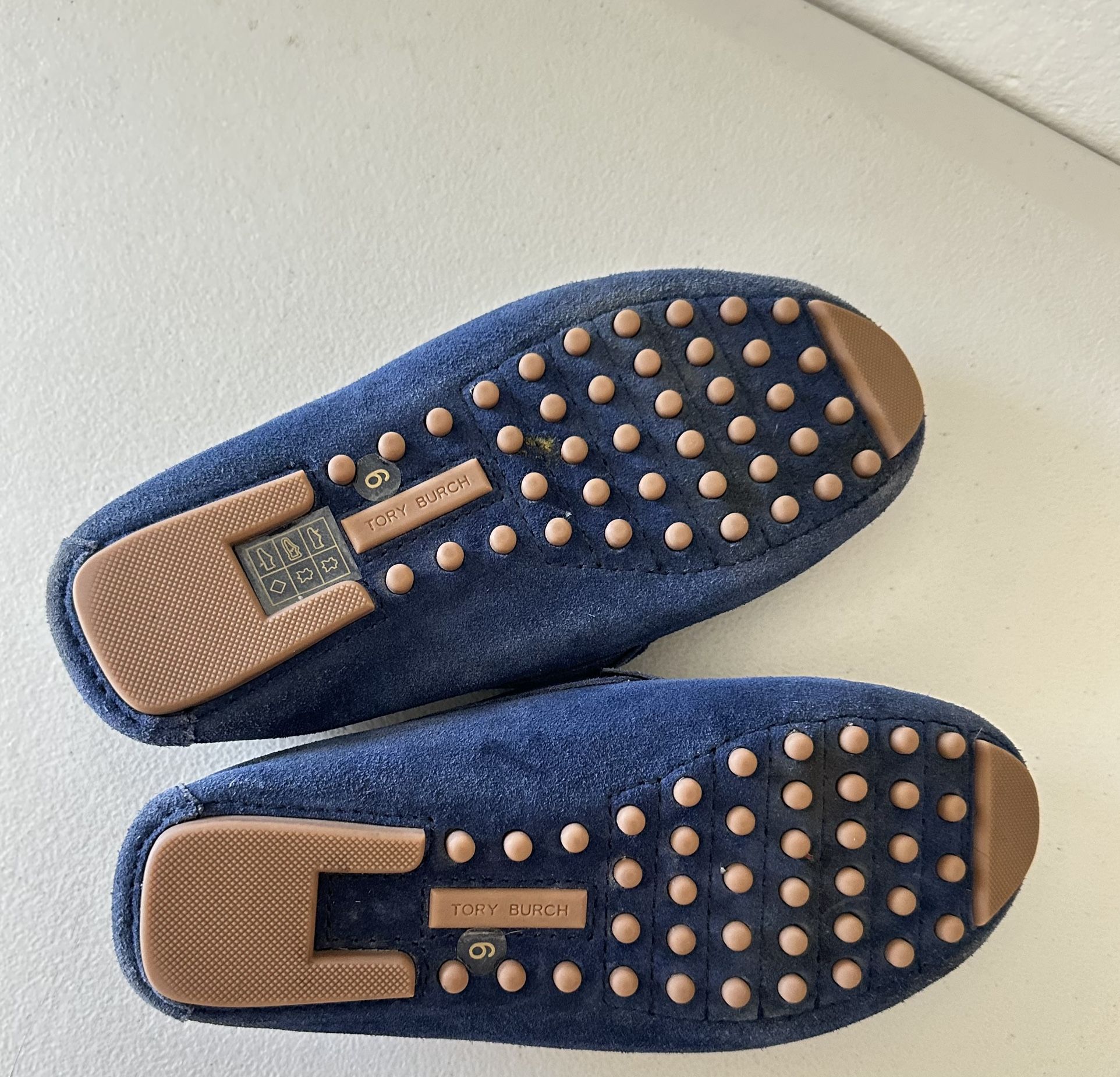 Tory Burch Size 6 Navy Suede Gemini Link Driver Loafers  display picture 3