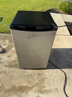 Mini fridge