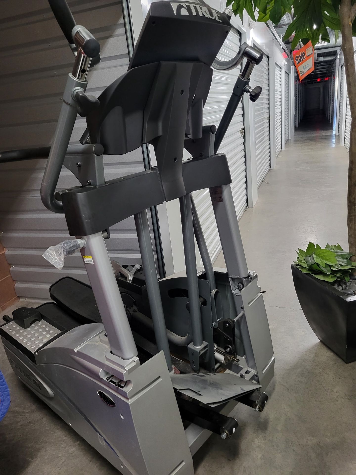 TRUE ESX Commercial Elliptical (2011) – Gym Quality, Priced to Sell