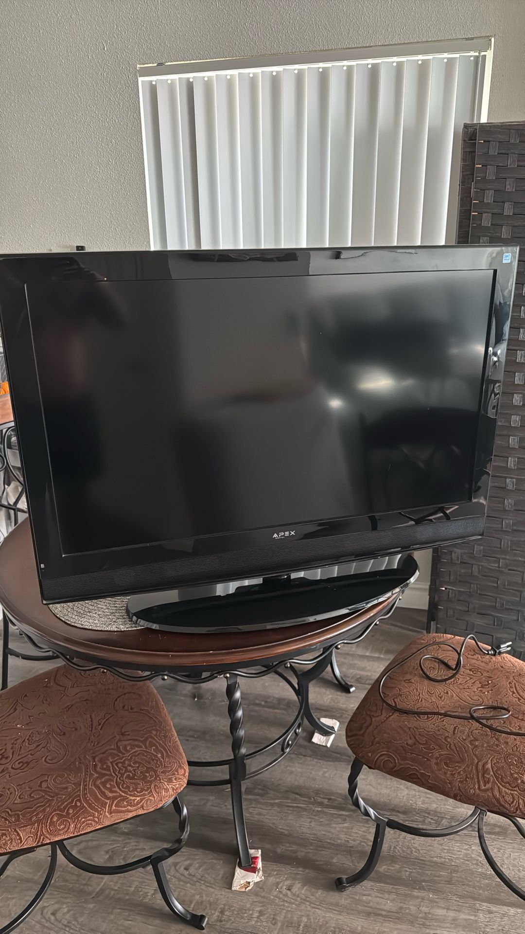 40 Inch Apex TV