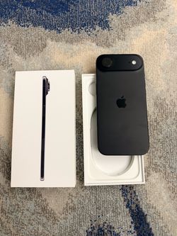 1TB iPhone 17 Air like new unlock for all carriers with Original Box Cable in Palatine $1,025