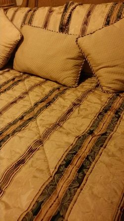 Queen size comforter set 7 pcs