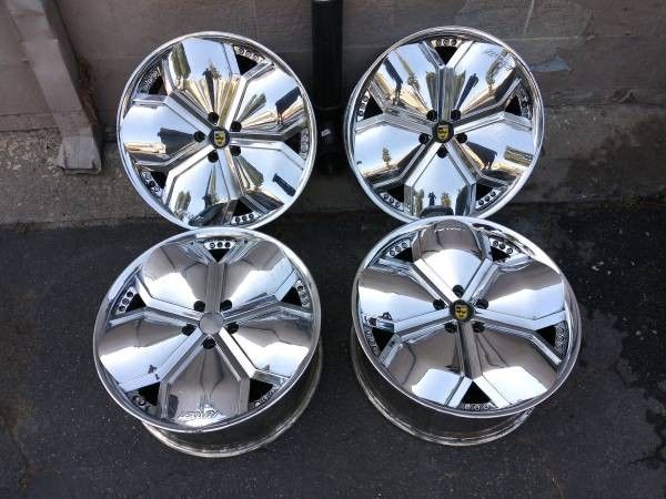 Lexani 20 inch chrome rims from a Chrysler 300. 5 lug