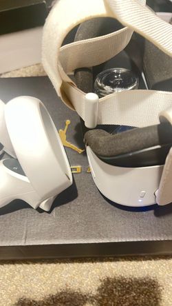 Oculus Quest 2 VR Headset
