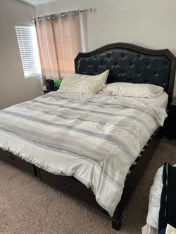 King size bed with dresser & mirror and side tables