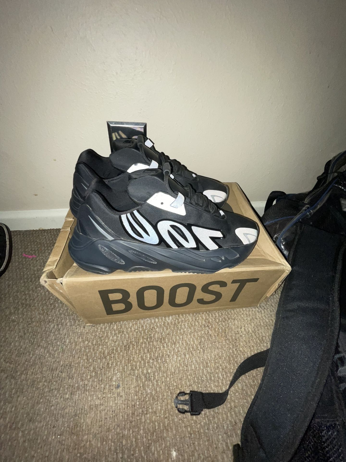 Adidas Yeezy Boost 700 Mnvn