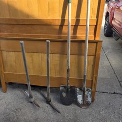 2 Shoveles & 2 Picks