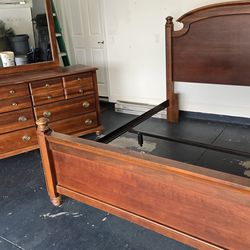Queen size Bedroom set