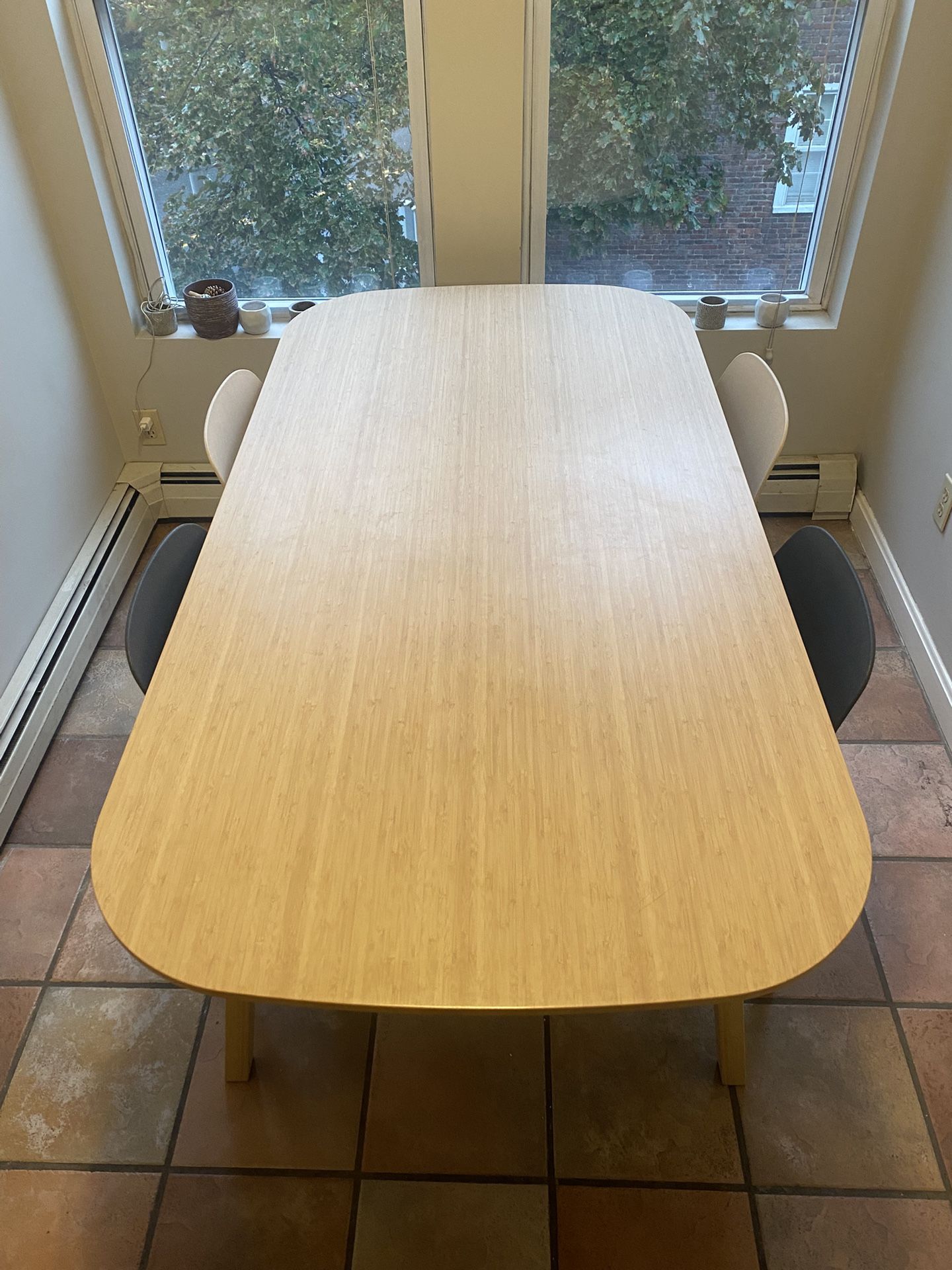 Dining table and 4 chairs 