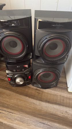 LG speaker set