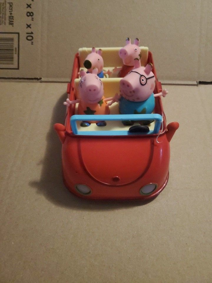 Peppa Pig's Red Convertible. With 4 Figures. Car Works