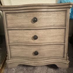 2 Bedside Dressers 
