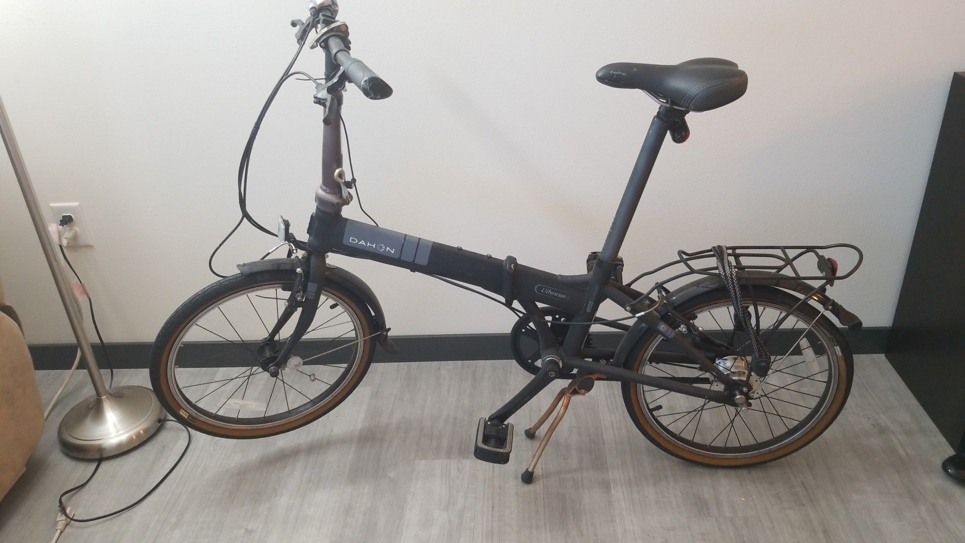 Dahon Vitesse D7 HG folding bike