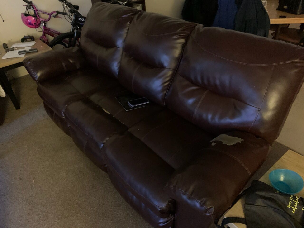 FREE LEATHER COUCHES RECLINING