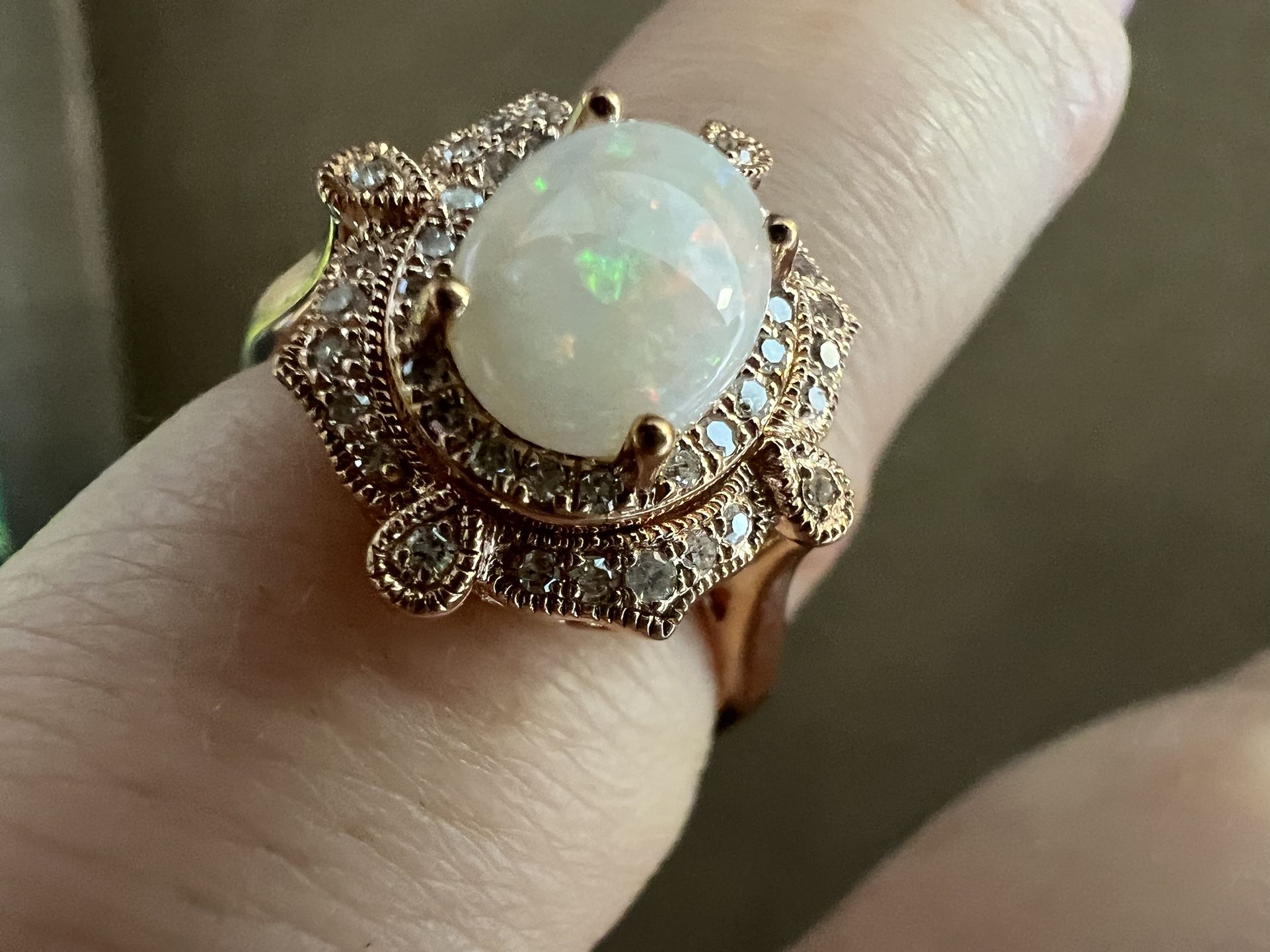 Beautiful Opal & Diamond Ring