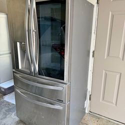 LG 23 cu. ft. Smart wi-fi Enabled InstaView Door-in-Door Refrigerator