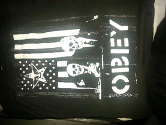 Obey T shirt sz M