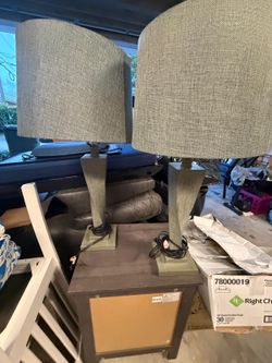 Set of 2 matching lamps