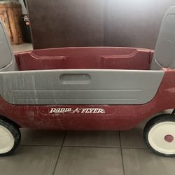 Radio Flyer Deluxe Wagon