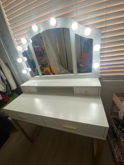 White vanity/ desk with lights