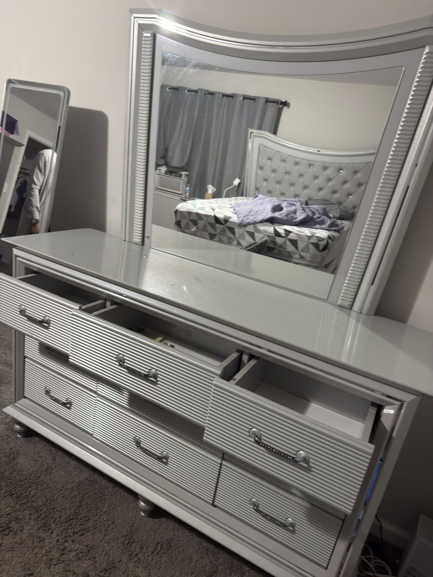 Bedroom Furniture For Sale In Newark (new Jersey)