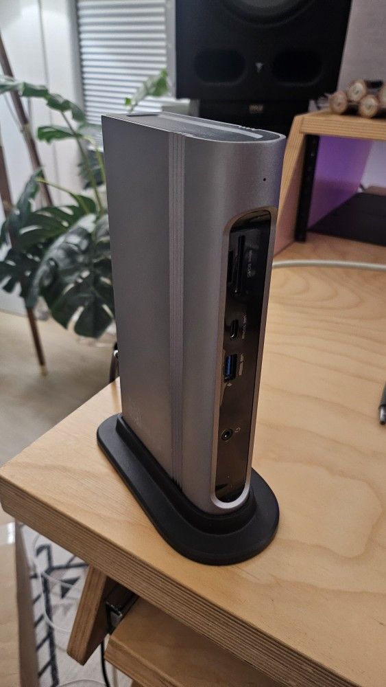 Plugable Thunderbolt™ and USB-C Dual Monitor Docking Station, 96W Laptop Charging