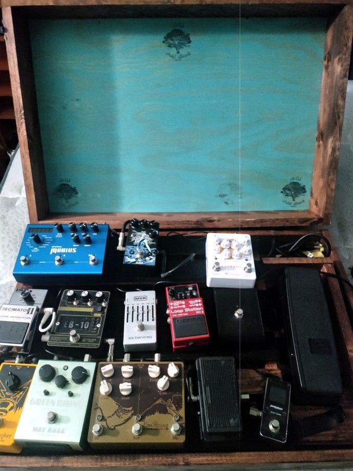 Large Pedal Collection, Board/Case