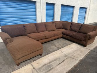 Comfortable huge sectional couch 🛋 very nice 🛋