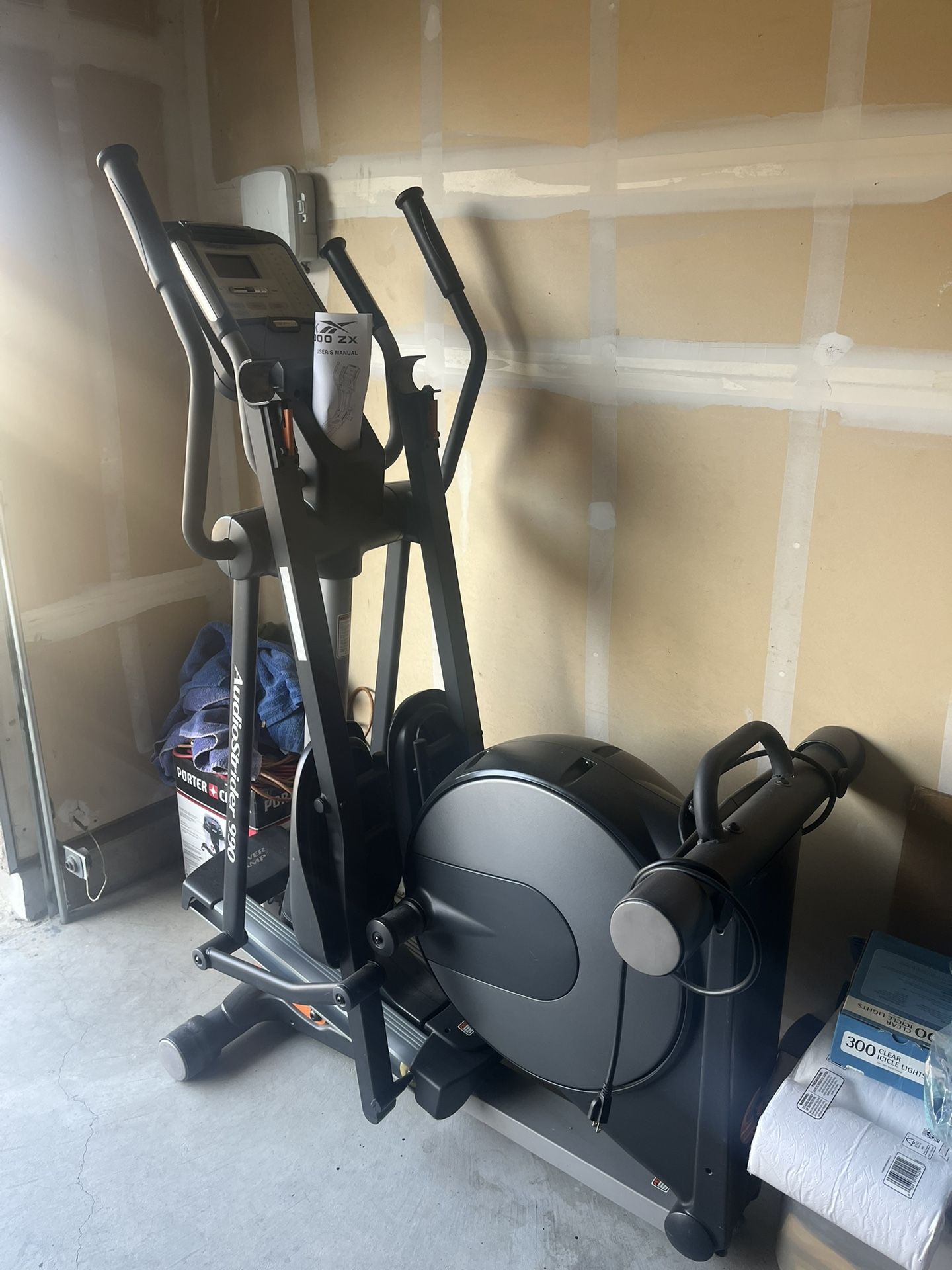 Reebok Audiostrider 990 Elliptical Exercise Machine