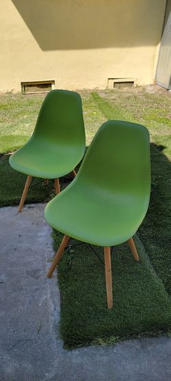 Plastic Chairs 