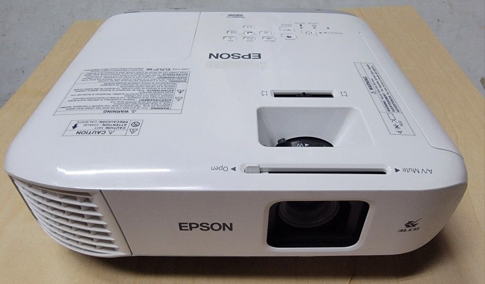 Epson PowerLite 980W; 3800 Lumens, (WXGA) 1280x800, 16x9, 15000:1 w/ 7 Ft Projector Screen