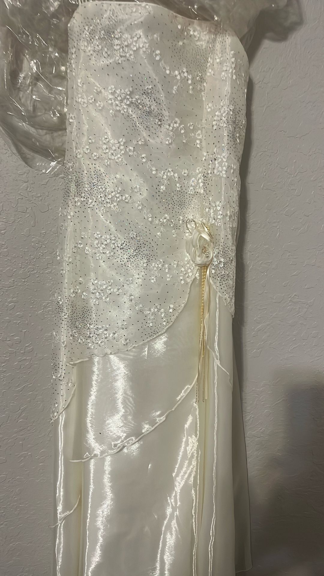 Flower girl, wedding dress