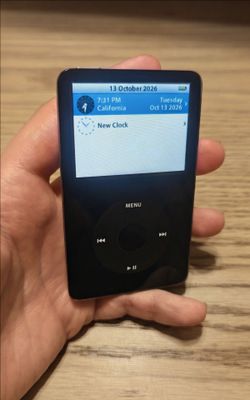 Apple iPod Classic 5th Generation with Accessories