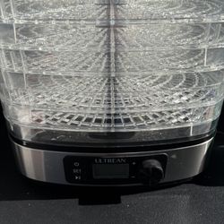 Food dehydrator 
