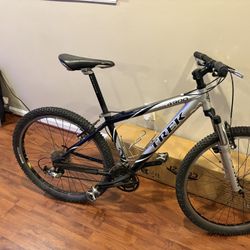 Trek 4900