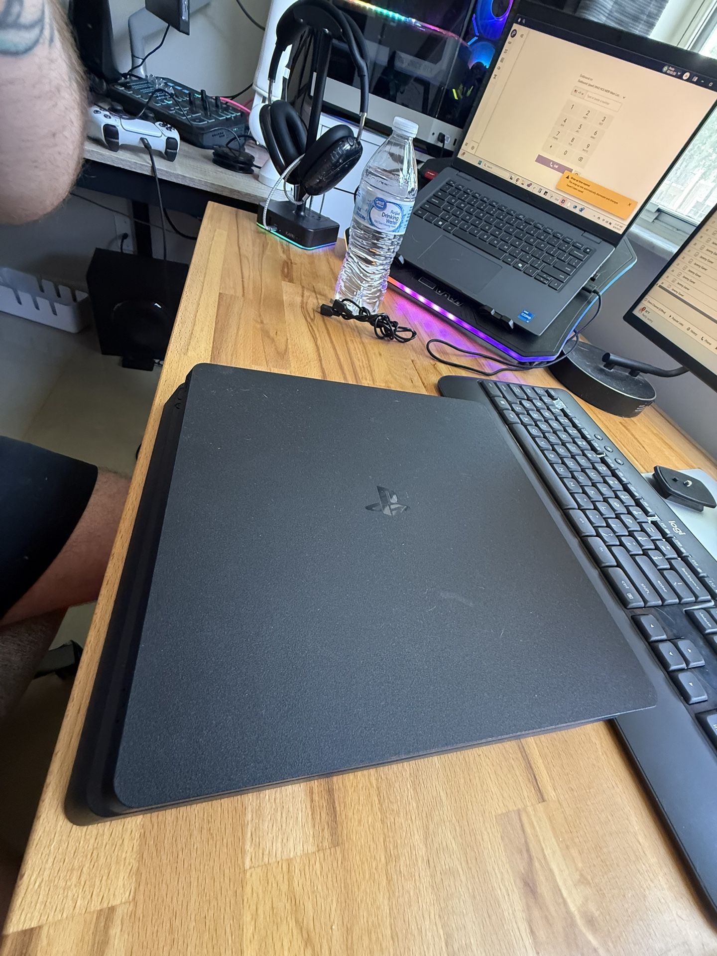 PS4 Slim With controller