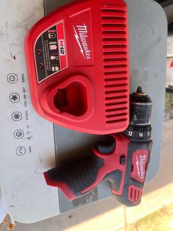 Milwaukee M12 Drill and Charger Set