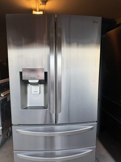 Refrigerator LG everything works
