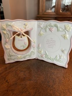 4.5” Avon Mothers Day Series “Daughter” Plaque 