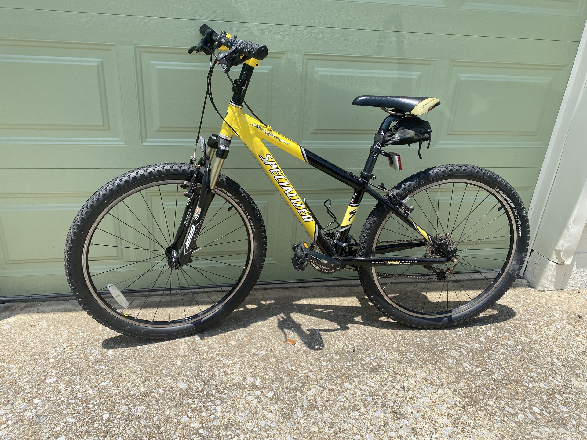 Specialized Stump Jumper Sm/Md Frame 26” Tires