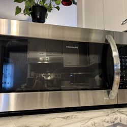 Frigidaire 30 Inch Over-The-Range Microwave 1.8 cu. ft