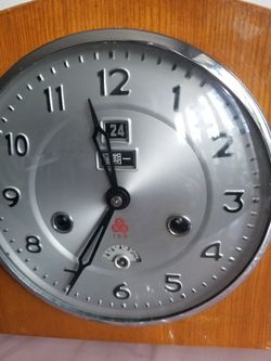 Shanghai desk clock (15days) ,good condition.