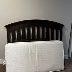 Baby Crib / Toddler Bed