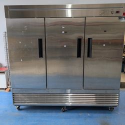 Dukers D83R 3-Door Commercial Refrigerator