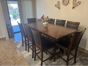 Dining table with 8 chairs Hightop $420