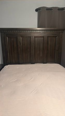 Queen Bed Plus 2 Night Stands Plus A Dresser With Mirror