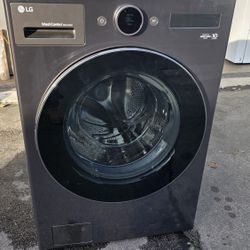 LG
Lavadora y secadora multifunción eléctrica inteligente de carga frontal de gran capacidad de 5.0 pies cúbicos con TurboWash360 WiFi en acero negro