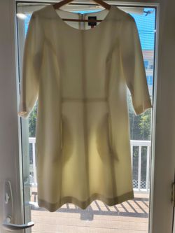 Vince Camuto dress with front pockets!