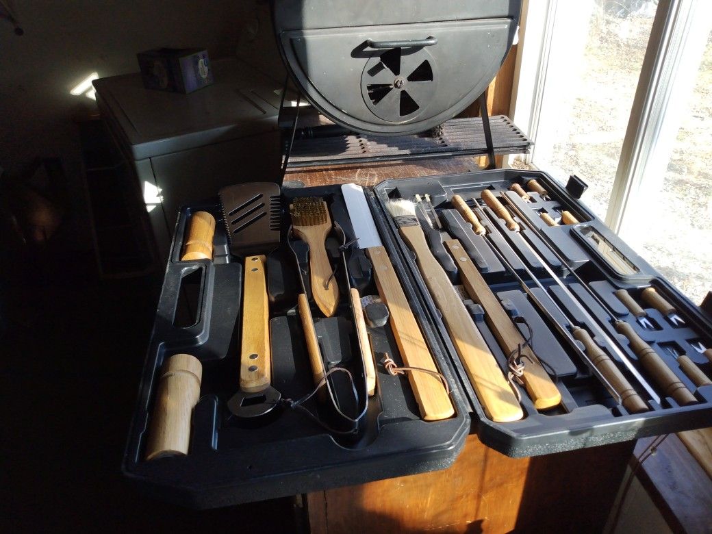 Grill Set Never Used Wood And Stainless Steel
