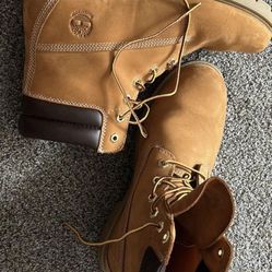 Like new Timberland waterproof boots women size 11